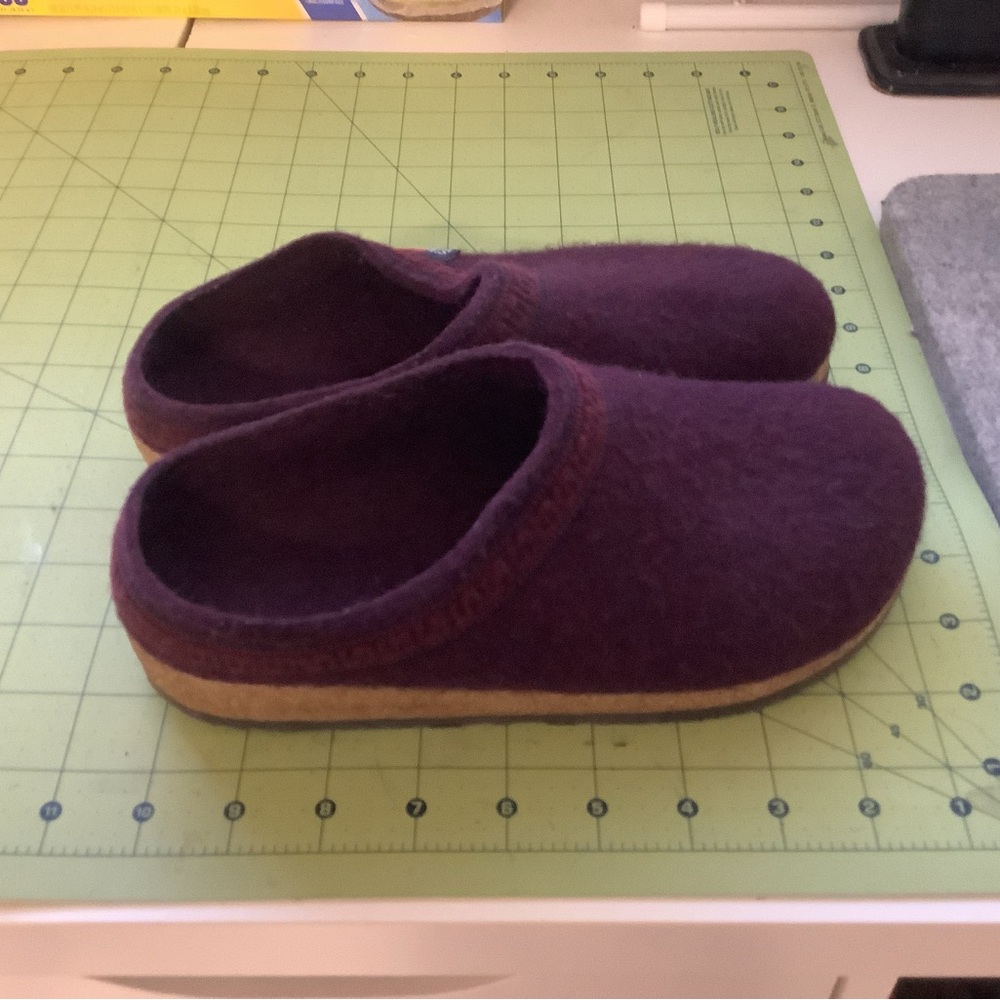 Stegmann Women's Woolfelt Clogs in Firebrick color, size 8.5.
